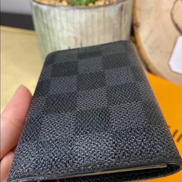 Auth Louis Vuitton Graphite 6 key holder/wallet. - Picture 8 of 10